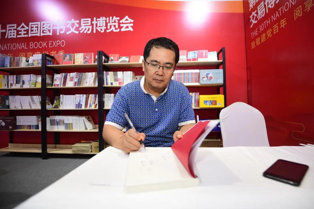 出彩文旅人|文旅作家赵峰新著 《你是我的好朋友》亮相书博会